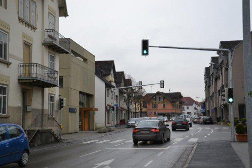Nicht nur Freuende hat die neue Ampel in Götzis. Foto: Hotz