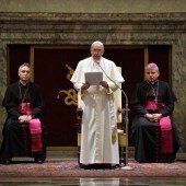 Papst erteilt der Kurie Kopfwäsche
