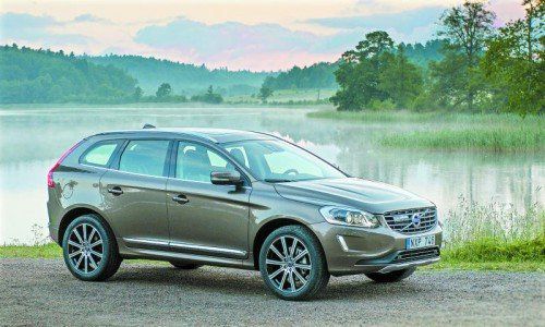 Frisch herausgeputzt hat Volvo den XC60 – optisch an Ex- und Interieur, technisch an der Motoren-Palette.