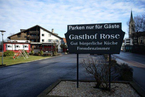 Das Gasthaus „Rose“ unweit der Hatlerdorfer Kirche hat den Eigentümer gewechselt. Foto: VN/Hartinger