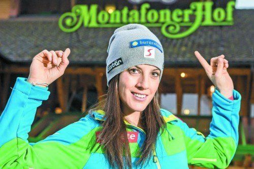 Julia Dujmovits vor dem Montafoner Hof in Tschagguns, wo das ÖSV-Team während des Weltcup Montafon logiert. Foto: Steurer