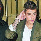 Justin Bieber beschenkt sich