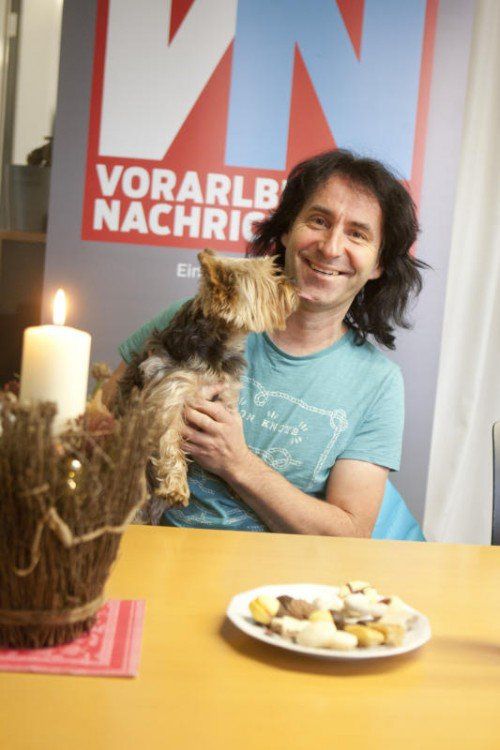 Nikolino begleitete Josef Fritsche in die VN-Redaktion.  RHOMBERG  