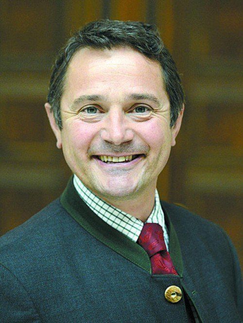 Norbert Sieber (ÖVP)
45, Bregenz-Fluh
Die Modernisierung des Gesetzes wurde mit allen relevanten Gruppen diskutiert. Einwände wurden berücksichtigt und Verbesserungen vorgenommen. Ich erachte den Vorschlag als ausgewogen. So wie das Gesetz am Tisch liegt, kann ich ihm gut zustimmen.