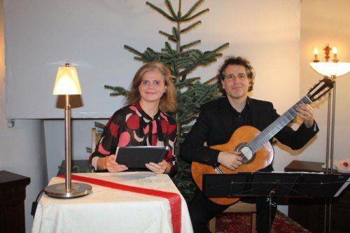 Renate Bauer und Alexander Swete gestalten alljährlich traditionell den Schloss Hofener Advent. foto: bms/vn