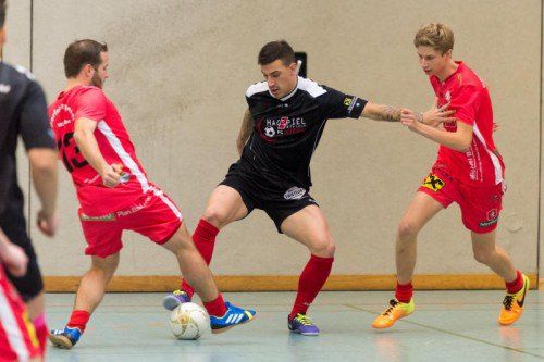 Schon im ersten Gruppenspiel gegen RW Langen gelang Sandro Gotal (Mitte) im Dress von Hittisau der erste Treffer. Fotos: Stiplovsek/5, Knobel