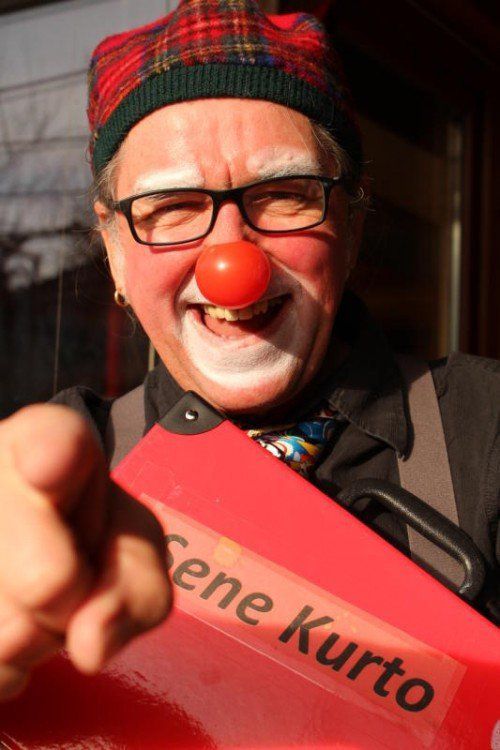 Seit zweieinhalb Jahren besucht der Clown Sene Kurto jeden Monat die Bewohner des Sozialzentrums in Bludenz. Foto: sis