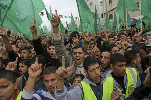 Tausende Palästinenser feiern dieser Tage den 27. Geburtstag der Hamas. Am Mittwoch wurde die Hamas von der EU-Terrorliste gestrichen.  Foto: AP
