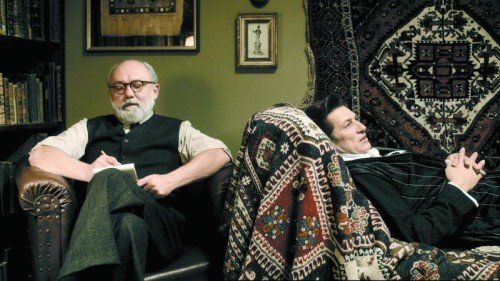 Tobias Moretti in der Rolle als Graf Geza von Közsnöm in „Der Vampir auf der Couch“. Foto: THIMFILM