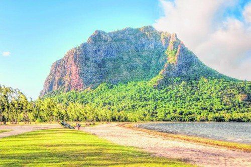 Traumhafte Landschaft und wunderbare Strände auf Mauritius. Fotos: Shutterstock (6)