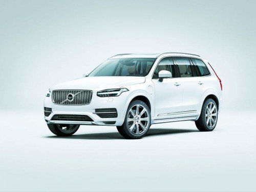 Volvos großen SUV, den neuen XC90, gibt es in der Version T8 als Plug-In-Hybrid mit 400 PS Systemleistung und nur 2,5 Litern Verbrauch.