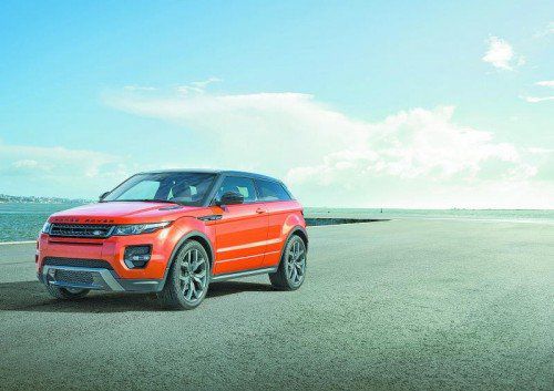 Zur Eleganz der Erscheinung addierte Land Rover im Range Rover Evoque verfeinerte Fortbewegungs-Dynamik mit dem „Active Driveline-System“.