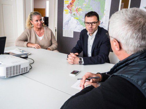 „Als Kanzler würde ich Druck gegen den Investorenschutz beim Freihandelsabkommen machen“: Gemeindechef Tschabrun im VN-Gespräch.
