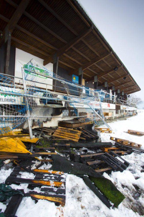 An der Tribüne entstand beträchtlicher Sachschaden, die Täter sind noch nicht ausgeforscht. Foto: VN/Hartinger