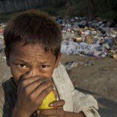 Klebstoff schnüffeln, um den Hunger zu vergessen