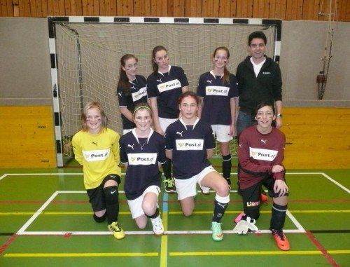 Das Siegerteam BG Bludenz mit Betreuer Michael Salzgeber. Foto: WAM