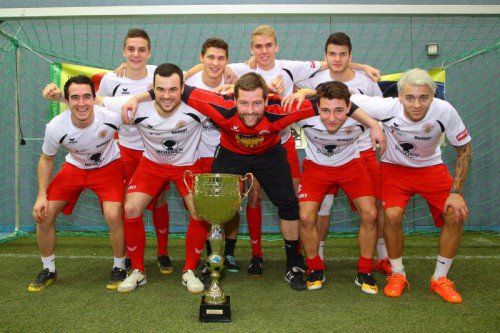 Der Jubel der Hallenkönige: Regionalligist FC Dornbirn gewinnt den zweiten Seehallencup in Hard. Fotos: Hofmeister/7