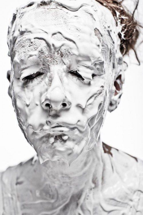Die Gruppenausstellung „Transfer“ mit Künstlerinnen und Künstlern des Vereins KunstVorarlberg wird heute im Kunstraum Engländerbau in Vaduz eröffnet. Bella Angora lädt zur Performance. foto: bella angora