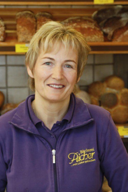 Elke Frantes, 
Verkauf 
Ich liebe den Duft von frischem Brot. Außerdem habe ich sehr gerne mit Menschen zu tun und schätze den Umgang mit gesunden Lebensmitteln.