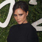 Victoria Beckham lächelt „innerlich“