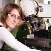 Industrie-Talfahrt beschleunigt