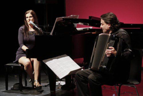 Isabella Pincsek-Huber und Goran Kovacevic beim gefeierten Konzert im Theater Kosmos.  Foto: VN/Paulitsch