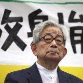 Nobelpreisträger Kenzaburo Oe als Vater