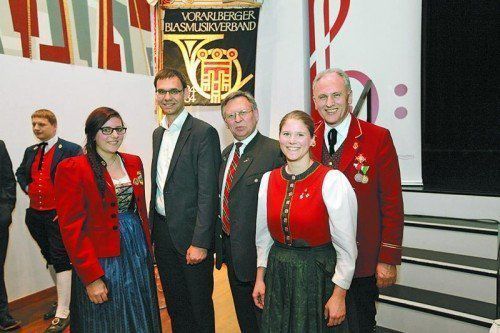 Julia Schweiger (Altach), LH Markus Wallner, Redner Leopold Neuhold, Katrin Berchtold (Riezlern) und Landesobmann Wolfram Baldauf (v. l.).