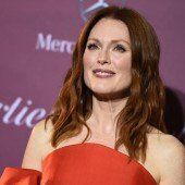 Julianne Moore packt mit an