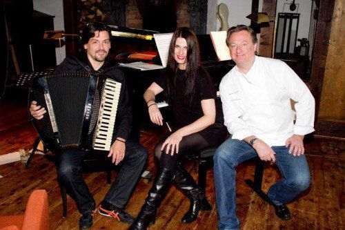 Musik- u. Kochkunst von Isabella Pincsek-Huber mit Goran Kovacevic (l) und Heino Huber