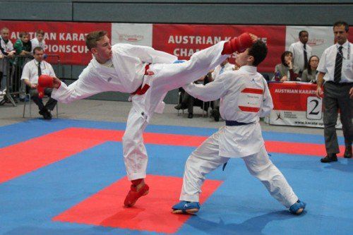 Nach vier Siegen verlor Kilian Tangl (l.) das Finale der Klasse bis 63 kg bei den Kadetten. Foto: schämmle