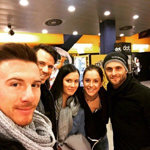 Nina Kern (zweite von rechts) mit den Grödiger Fußballern Daniel Schütz, Robert Strobl und Philipp Huspek (von links). Foto: Privat