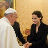Angelina Jolie trifft den Papst