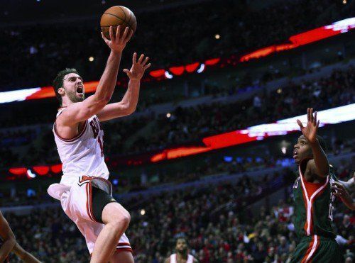 Pau Gasol war gegen Milwaukee nicht zu stoppen. Foto: epa