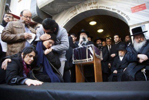 Trauer beim Begräbnis der in Paris ermordeten Geiseln in Israel. REUTERS