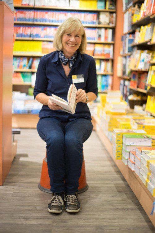 Christa Küng liebt Bücher. Ihre Freude an schönen Geschichten gibt sie mit gleicher Leidenschaft auch an Kinder weiter. Foto: VN/Hartinger