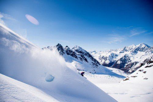 Der Film ist eine Hommage an 65 Jahre Bergkultur und Pioniergeist. Seit Anbeginn entführte Warren Miller den Zuschauer ans Ende verschiedener Winterwelten – und das soll in diesem Jahr nicht anders sein! foto: court leve