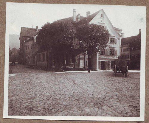 Der Leutbühel im Jahr 1903: eine Idylle. Blick in die Maurachgasse.