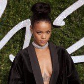 Rihanna mit Haien geschwommen