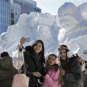 Star-Wars-Skulpturen aus Schnee