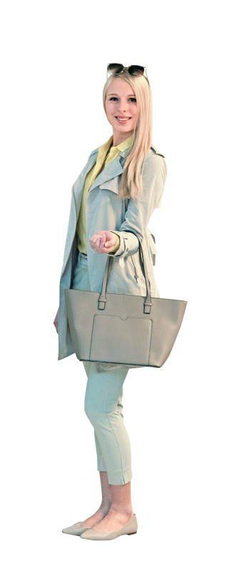 Frühlings-Outfit von Mango: Trenchcoat (69,99 Euro), Bluse (19,99), Hose (29,99), Schuhe (39,99) sowie Brille (19,99) und Tasche (39,99).
Foto: VN/RP
