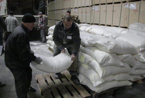 In der umkämpften Stadt Donezk ist wieder ein Konvoi mit Hilfsgütern aus Russland eingetroffen. FOTO: EPA