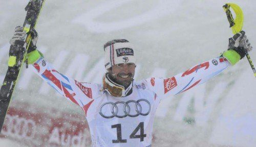 Jean-Baptiste Grange jubelt: Der Franzose fuhr von Rang fünf zu WM-Gold im Slalom. Foto: apa