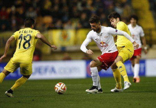 Salzburg-Neuzugang Marco Djuricin (rechts) hatte die große Chance zur 1:0-Führung auf dem Fuß. Foto: gepa