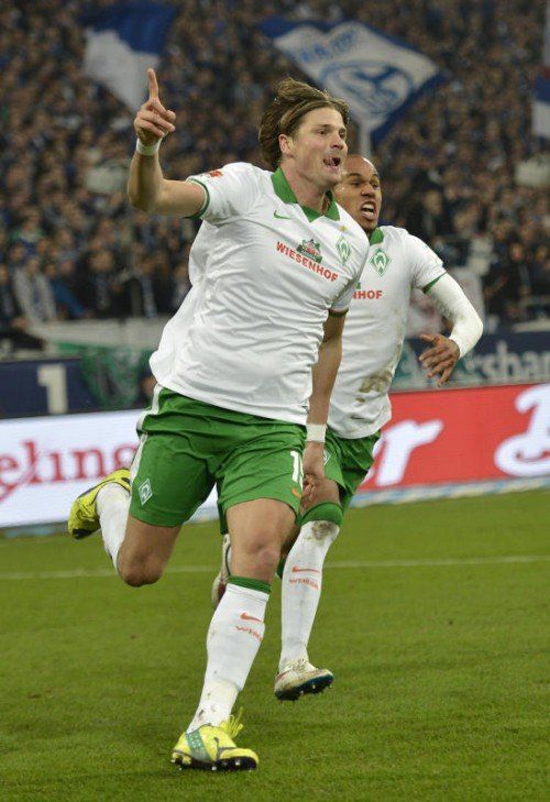 Sebastian Prödl (vorne) jubelt über seinen Kopfballtreffer. ap