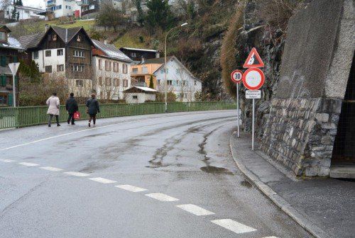 1000 Fahrradfahrer passieren laut der Feldkircher Stadtpolizei an einem schönen Tag die Illschlucht.  Foto: doh  