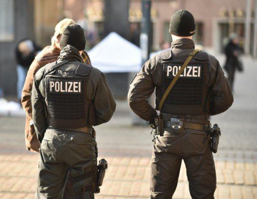 Alarm in Bregen: Die Polizei bleibt weiter im Terroreinsatz. Foto: AP