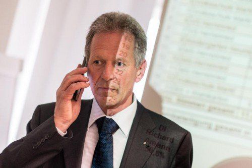 Anspannung pur im Gesicht von Richard Amann, als die Ergebnisse im Rathaus einlangten.  Foto: VN/Steurer