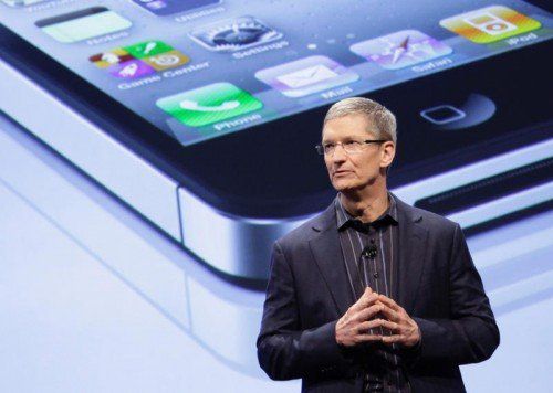 ARCHIV: Tim Cook, Chief Operating Officer of Apple, announces that Verizon Wireless will carry Apple's iPhone, in New York, USA. (Foto vom 11.01.11). Der Vorstandsvorsitzende des Computerunternehmes Apple, Steve Jobs, tritt mit sofortiger Wirkung zurueck. Das teilte der Konzern am Mittwoch (24.08.11) in Kalifornien mit. Jobs' Nachfolger wird sein Stellvertreter Tim Cook werden, der bisherige Vorstand fuer das operative Geschaeft (COO), wie Apple in Kalifornien mitteilte.(zu dapd-Text) Foto: Mark Lennihan/AP/dapd