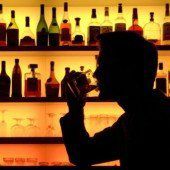 Dem trotzigen Discjockey mit Whiskyglas eine „aufgelegt“